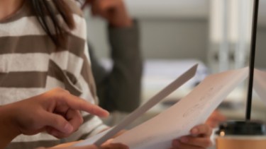 Millennials y centennials transforman el mercado laboral: solo el 19% de los reclutadores buscan adultos mayores