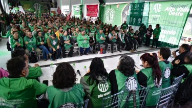 ATE estimó que el Congreso reunió a unos 1.000 delegados y congresales de la Provincia en Viedma. 