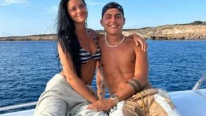 Oriana Sabatini y Paulo Dybala compartieron una foto y generaron dudas, ¿está editada?
