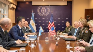 Estación china en Neuquén: en medio de los cruces, la jefa militar de EE. UU. se reunió con Posse y Petri