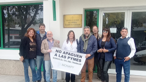 Pymes protestaron en Cipolletti, durante la audiencia por Edersa, contra la suba de la luz