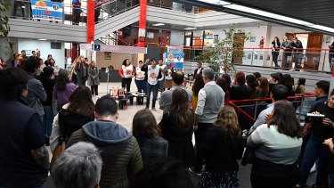 En Viedma se realizó una retención de servicios desde las 11. Foto: Marcelo Ochoa.