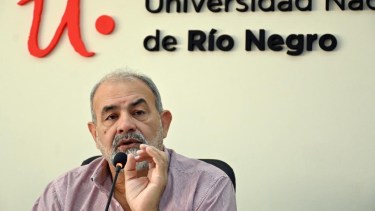 El rector de la UNRN, Anselmo Torres, encabezó la reunión del Consejo Superior donde se declaró la emergencia salarial. Archivo
