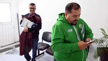 Vicente de ATE y Vidal de UPCN se retiran con los ofrecimientos para el análisis en sus cuerpos gremiales. Foto: Marcelo Ochoa.