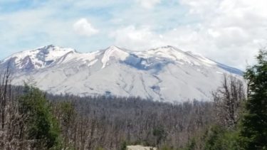 Autoridades del gobierno de Chile, elevaron a amarilla una alerta sobre el volcán Puyehue, que está a escasos 20 kilómetros del límite con Neuquén. (Ely Paulo/Google Maps Images)
