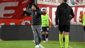 Crecen los rumores de una posible renuncia de Carlos Tevez en Independiente
