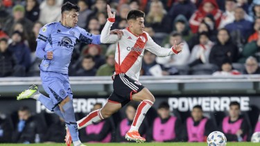 El Diablito Echeverri anotó el primero de River en una mala salida del fondo de Belgrano.