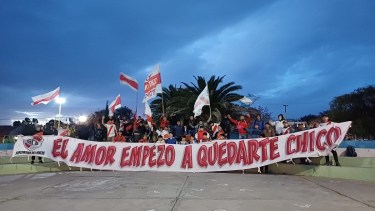 El remate de un club de pueblo con 90 años de historia moviliza a todo el Valle medio de Río Negro.