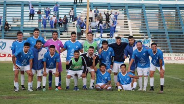 Atlético Regina venció a Mainqué y en cuartos se cruzará con Fernández Oro. (Foto: Prensa Atlético Regina).