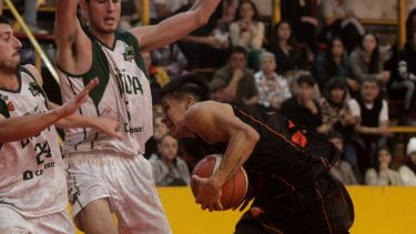 Franco Leal jugó otro gran partido y fue una pesadilla para Biguá. (Oscar Livera)