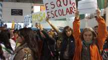 Imagen de Reclamaron por el programa Esquí Escolar en el acto del 25 de Mayo en Bariloche