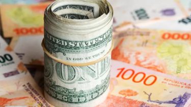 Dólar. El mercado cree que debiera ser más acelerada la devaluación y que no le va a quedar otro camino al actual ministro de Economía.