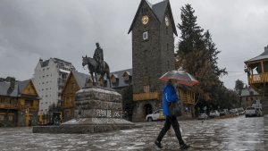 Alerta por lluvias fuertes en la cordillera de Neuquén y Río Negro, este viernes: horarios y zonas afectadas