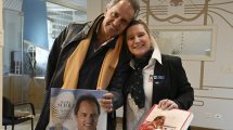 Imagen de Una admiradora y una sorpresa para Daniel Scioli en su visita a Bariloche