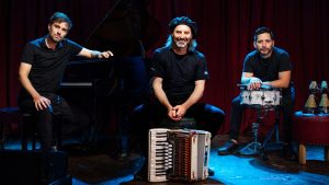 Chango Spasiuk vuelve a la región en formato de trío y con el piano como protagonista