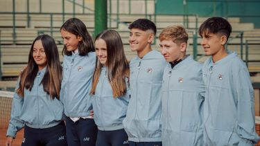 Isabel (centro) debutó con una victoria. Los equipos albicelestes buscan su lugar en el Mundial de República Checa. (AAT)