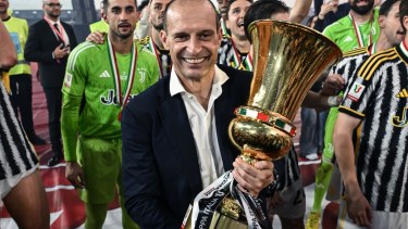 El entrenador italiano tuvo una reacción desmedida en la final de la Coppa Italia.