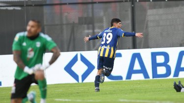 Fabricio Oviedo definió el pleito para el Canalla en el Bajo Flores. 