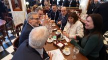 Imagen de Cómo fue el primer día de Guillermo Francos como jefe de Gabinete: perfil alto, reunión con ministros y visita al Senado