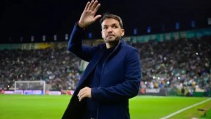 Independiente avanza con Larcamón, que pica en punta para suceder a Tevez