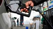 Imagen de Aumento en la nafta y el gasoil: cómo impactaría en los precios la aplicación total de los impuestos
