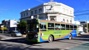 El colectivo es más caro en Viedma: de cuánto es el aumento del boleto