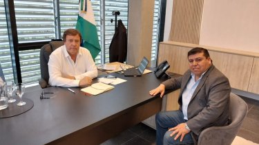 El gobernador recibió en Cipolletti a Fabio Huenchunao, presidente de la Asociación de Pastores.