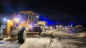 En la nieve y bajo la oscuridad, así rescataron a una pareja varada en la Ruta 13 de Neuquén