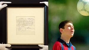 Comenzó la subasta de la servilleta en la que Lionel Messi firmó su primer contrato con Barcelona