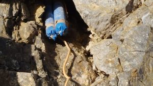 Extraño hallazgo de artefactos explosivos sobre la Ruta 40, cerca de Villa La Angostura
