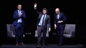 En el Luna Park, Milei cantó junto a militantes y cargó duramente contra el «problema» de los políticos