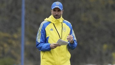 Diego Martínez le pidió dos defensores a la dirigencia de Boca.