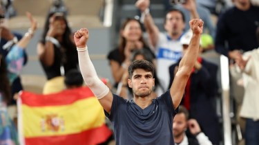 Carlos Alcaraz ganó en su debut de Roland Garros.