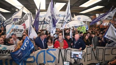 El Gobierno de Milei condenó las amenazas de los aeronáuticos contra los senadores que apoyen la Ley Bases