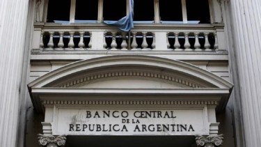 El Banco Central interviene para contener el dólar.