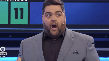 Barassi sorprendido ante su desopilante descubrimiento. 