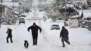 Nevadas intensas llegan este lunes feriado a Neuquén y Río Negro: las zonas comprometidas