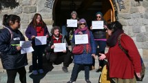 Imagen de Protestaron en Bariloche por el congelamiento de obras en barrios populares