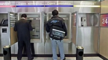 El Banco Central flexibilizó la apertura de cajas de ahorro en dólares. 