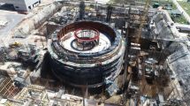 Imagen de Con 70 despidos más, peligra la obra del reactor nuclear Carem, el primero diseñado en el país