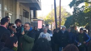 Abrazos al Correo Argentino en Neuquén y Río Negro por posibles cierres: «Para el pueblo es esencial»