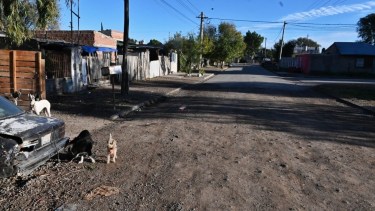 El crimen ocurrió anoche en el barrio Lavalle, en Viedma. foto: Marcelo Ochoa.