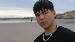 Tiene 17 años, es de San Antonio y lo contrató Universal Music: «Mi reggaetón irá de La Patagonia al mundo»