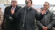 Imagen de La fiesta de Bariloche llegó con promesas de una nueva escuela media y otras obras muy esperadas