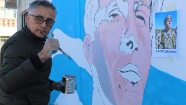 Heber Hernández es el autor del mural que recuerda a Pablo Córdoba. (Gentileza)
