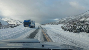 Habilitan la Ruta 40 entre Bariloche y El Bolsón tras despejar la nieve, este martes