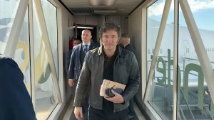 Milei partió rumbo a España: cumbre de ultraderecha y sin reuniones bilaterales, así será su agenda