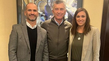 Mauricio Macri, que recientemente volvió a presidir el PRO nacional, recibió a Martín y Broschi. Foto Gentileza.