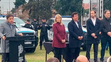 Kicillof con Espinoza, al lado de Magario, durante esta semana. 