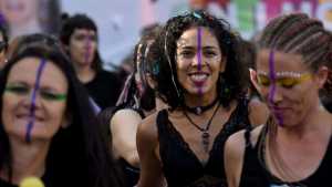 Quiénes son las mujeres de la batucada que le pone música a las marcha Ni Una Menos en Neuquén